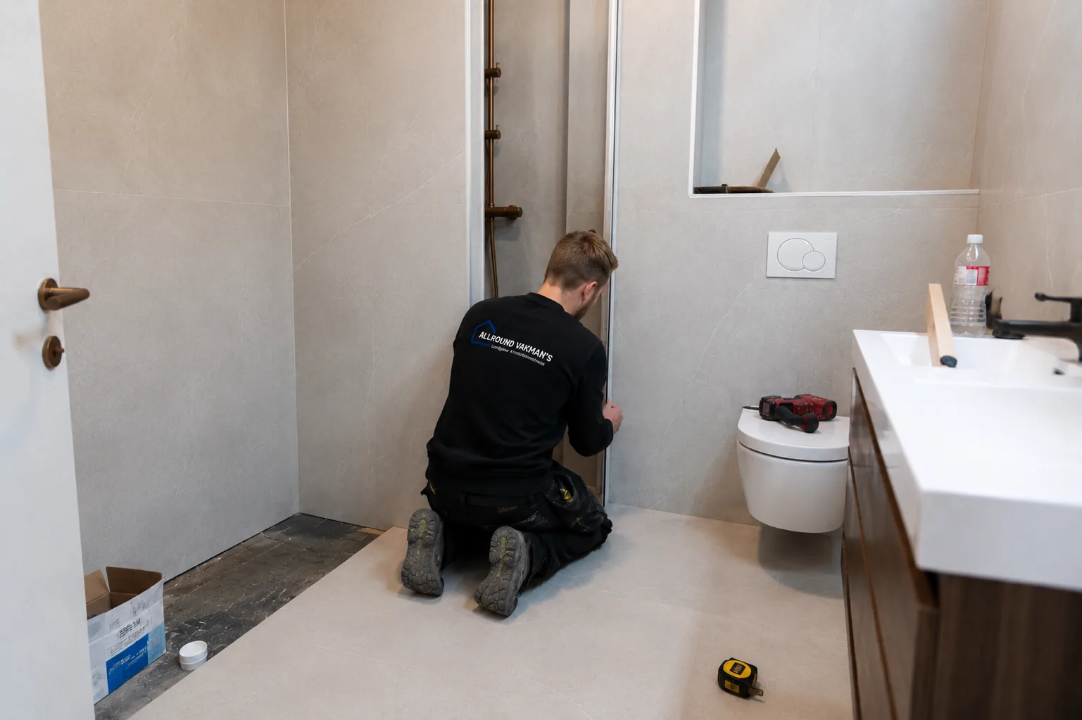 Afgeronde badkamer renovatie met nieuw sanitair